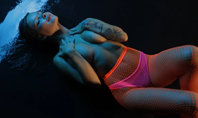 Erotic in Neon